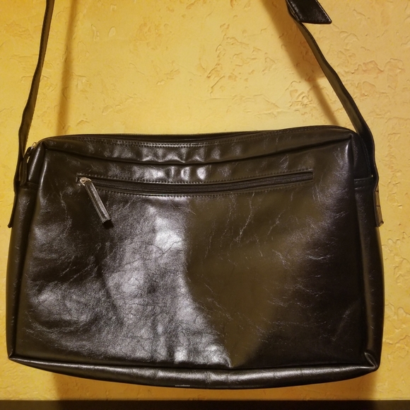 *RARE* Matt & Nat Black Laptop/Messenger Bag - LIKE NEW! - Picture 2 of 7